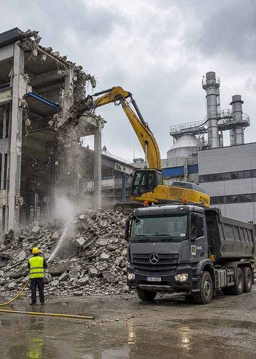 demolice-staveb-objektu-500x700.jpg